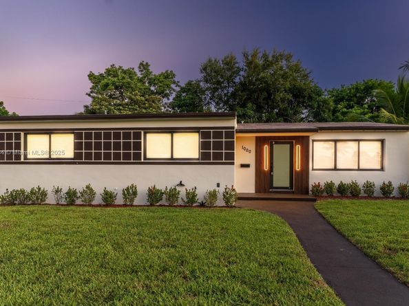 1000 NW 198th St, Miami Gardens FL 33169