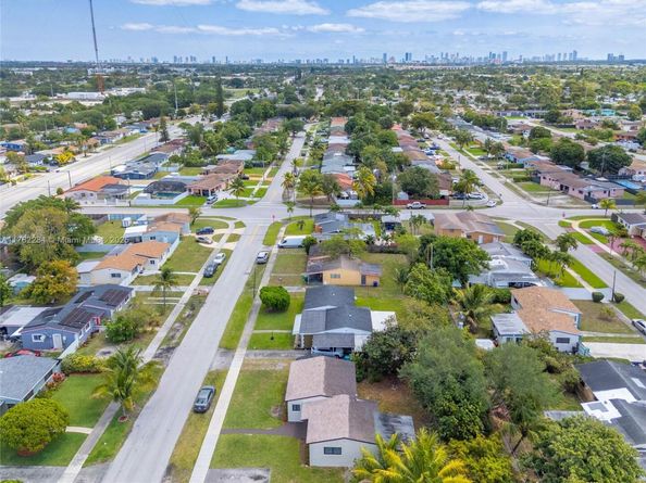 1000 NW 198th St, Miami Gardens FL 33169