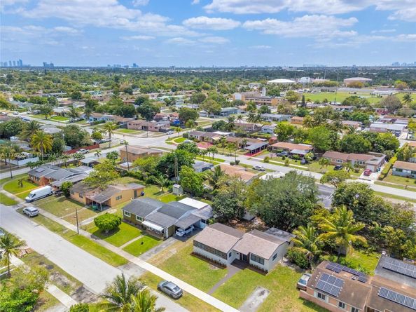 1000 NW 198th St, Miami Gardens FL 33169