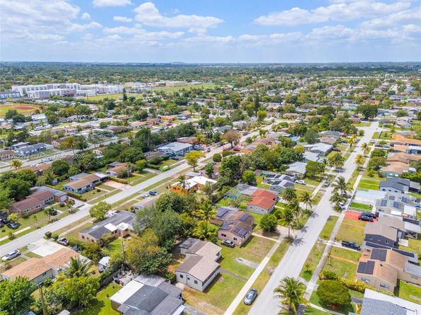 1000 NW 198th St, Miami Gardens FL 33169
