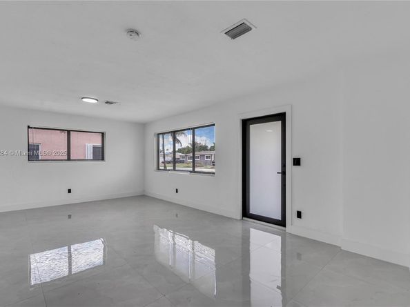 1000 NW 198th St, Miami Gardens FL 33169