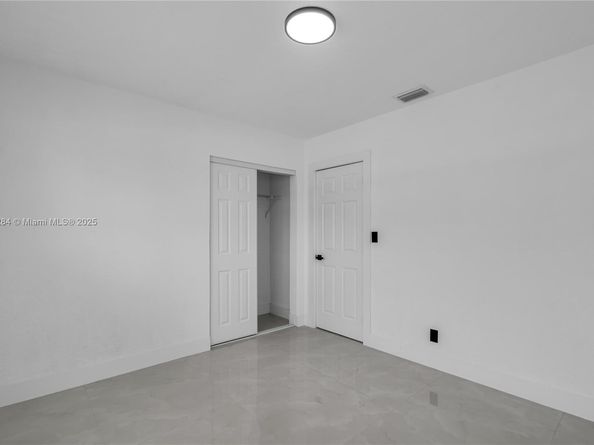 1000 NW 198th St, Miami Gardens FL 33169
