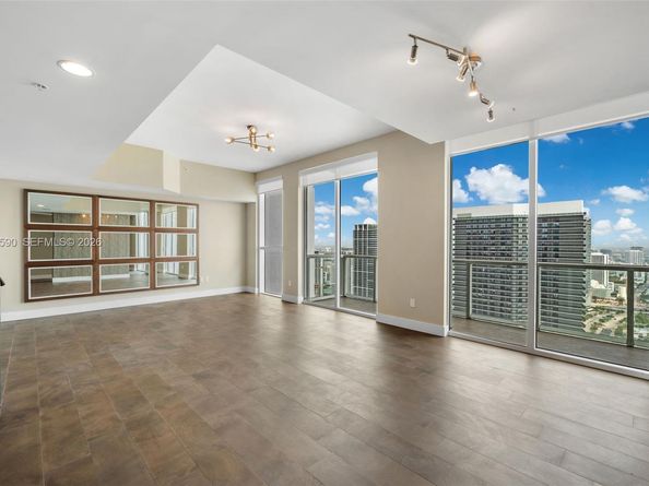 Undisclosed Address #A11981590, Miami FL 33132