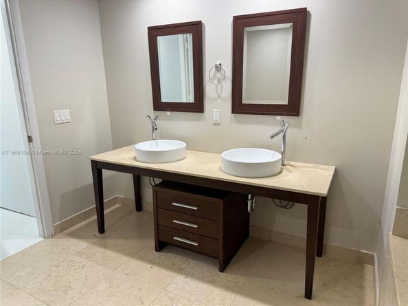 495 Brickell Ave 3504, Miami FL 33131