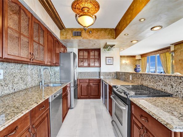 3530 Mystic Pointe Dr 2915, Aventura FL 33180