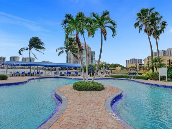 3530 Mystic Pointe Dr 2915, Aventura FL 33180