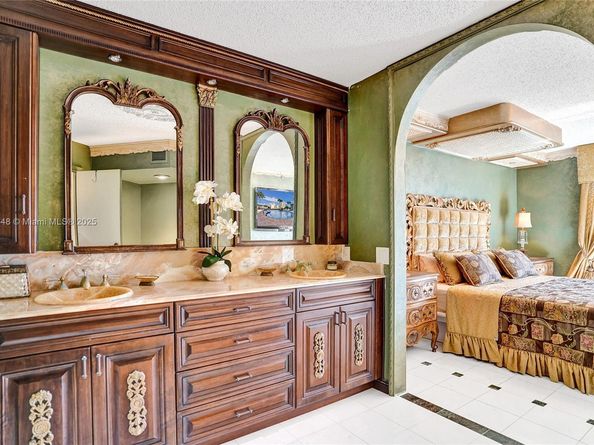 3530 Mystic Pointe Dr 2915, Aventura FL 33180