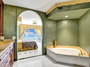 3530 Mystic Pointe Dr 2915, Aventura FL 33180