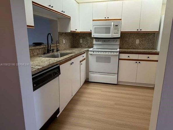 Undisclosed Address #A11912116, Pembroke Pines FL 33027