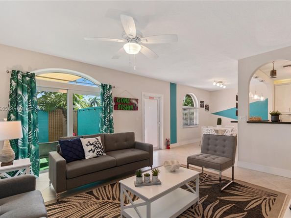 1633 Tyler St, Hollywood FL 33020