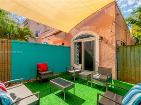 1633 Tyler St, Hollywood FL 33020