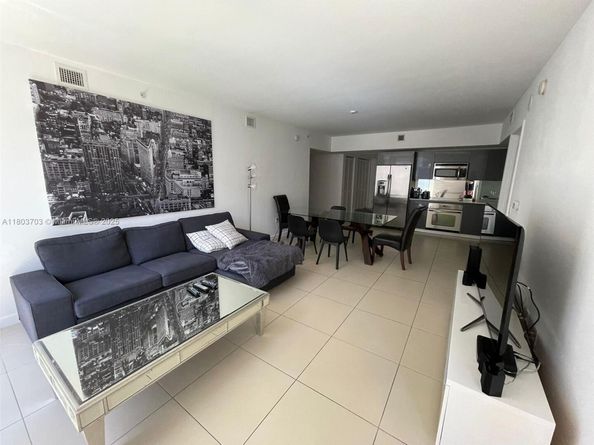 31 SE 6th St 907, Miami FL 33131