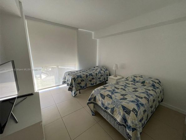 31 SE 6th St 907, Miami FL 33131