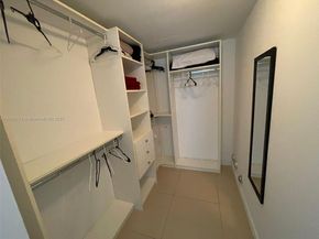 31 SE 6th St 907, Miami FL 33131