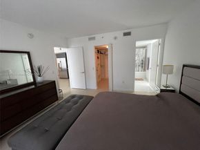 31 SE 6th St 907, Miami FL 33131
