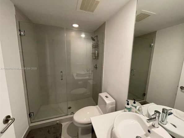 31 SE 6th St 907, Miami FL 33131