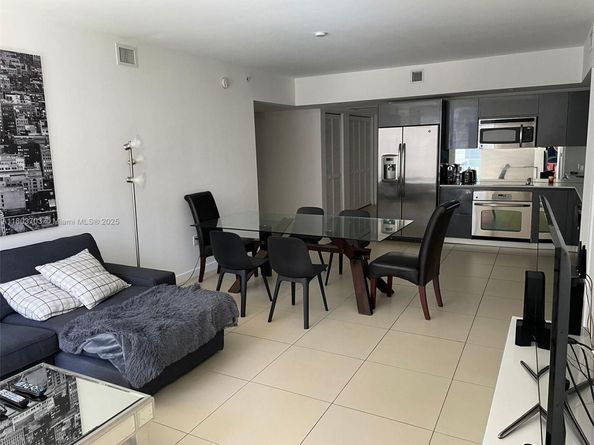 31 SE 6th St 907, Miami FL 33131