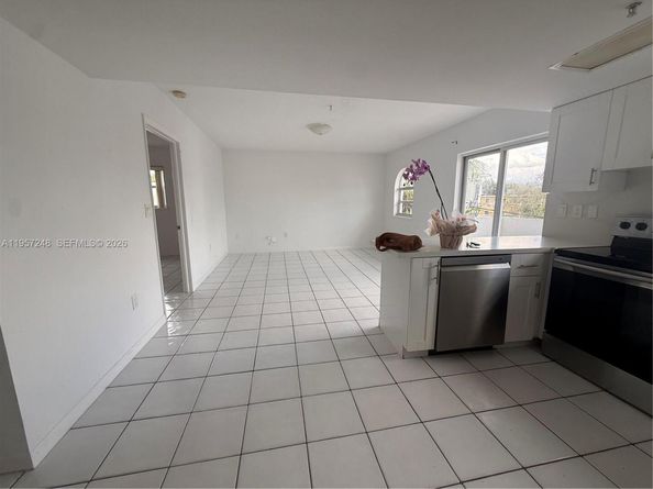 3052 SW 27th Ave 301, Miami FL 33133