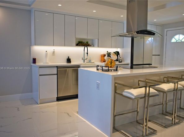 3849 NE 169th St 302, North Miami Beach FL 33160