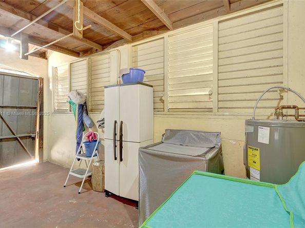 2780 NW 6th St, Miami FL 33125
