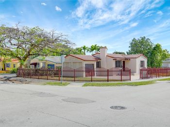 2780 NW 6th St