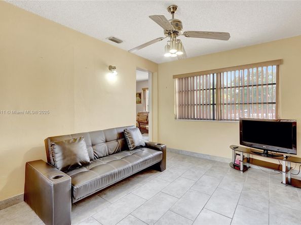 2780 NW 6th St, Miami FL 33125