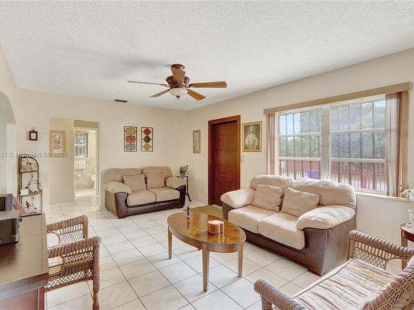 2780 NW 6th St, Miami FL 33125