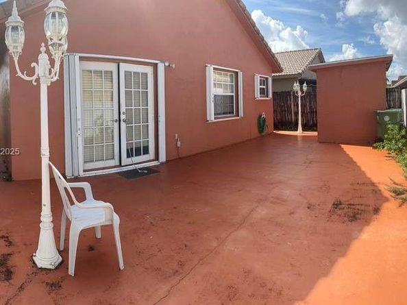 6950 W 25th Ave, Hialeah FL 33016