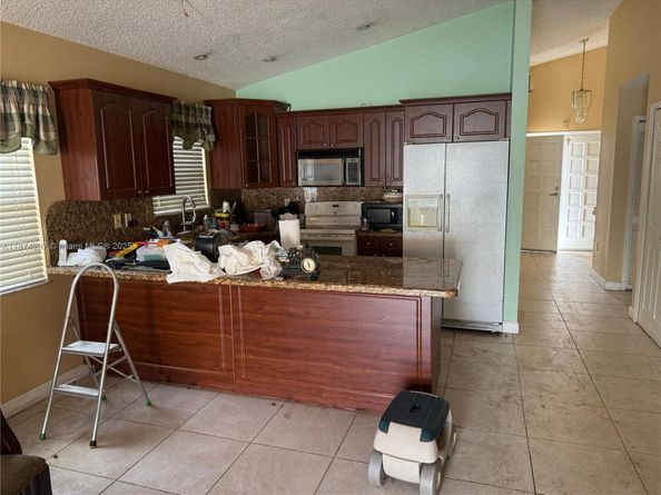 6950 W 25th Ave, Hialeah FL 33016