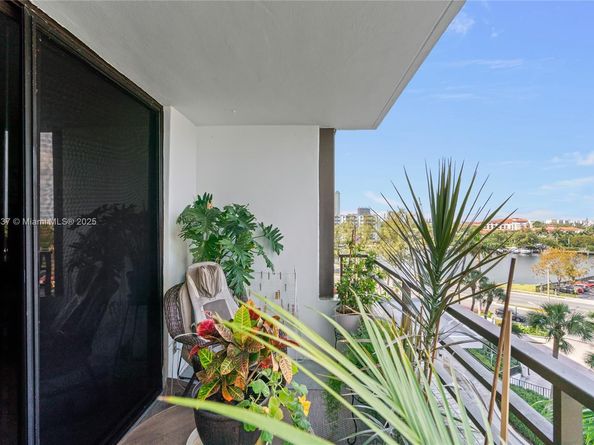 500 Three Islands Blvd 309, Hallandale Beach FL 33009