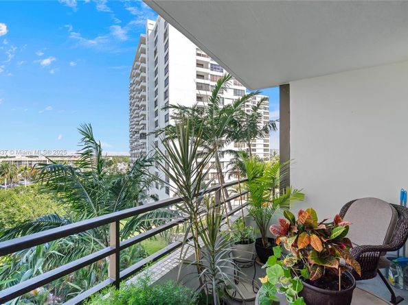 500 Three Islands Blvd 309, Hallandale Beach FL 33009