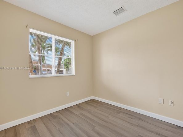 4281 NE 16th St, Homestead FL 33033