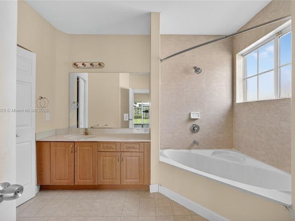 4281 NE 16th St, Homestead FL 33033