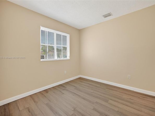 4281 NE 16th St, Homestead FL 33033