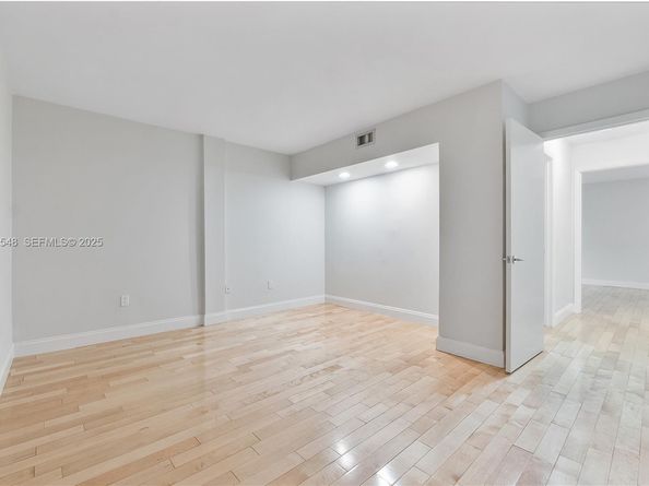 2977 Mcfarlane Rd PH9, Miami FL 33133