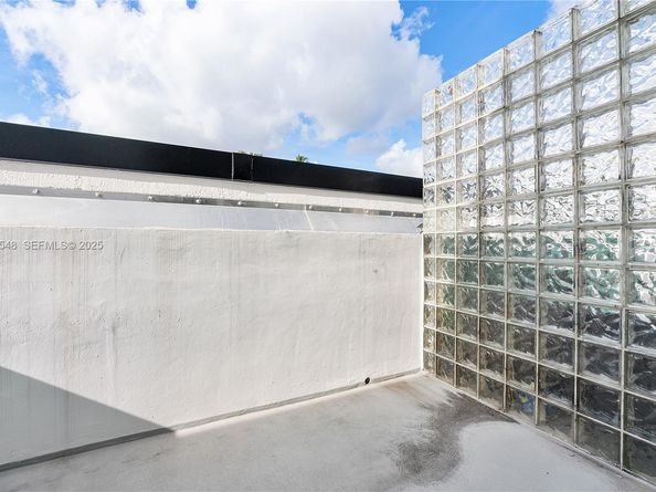 2977 Mcfarlane Rd PH9, Miami FL 33133