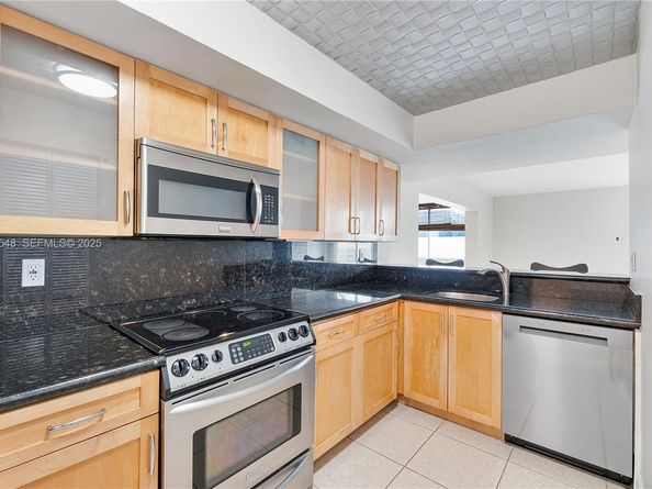 2977 Mcfarlane Rd PH9, Miami FL 33133