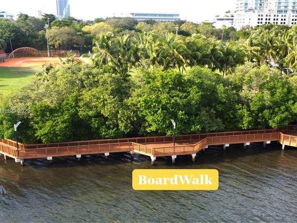 2977 Mcfarlane Rd PH9, Miami FL 33133