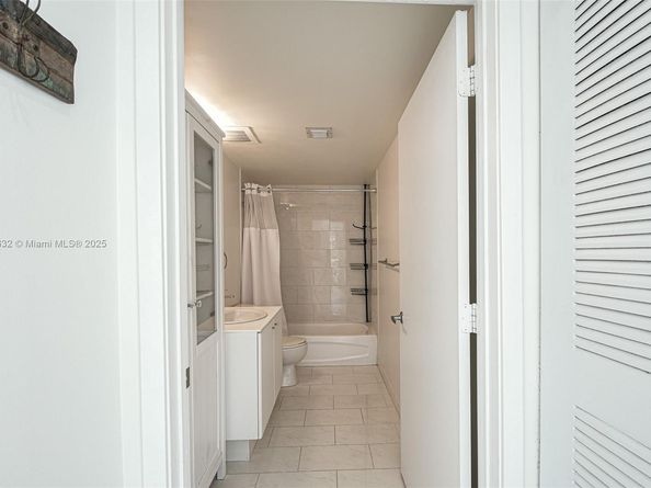 2740 SW 28th Ter 201, Miami FL 33133