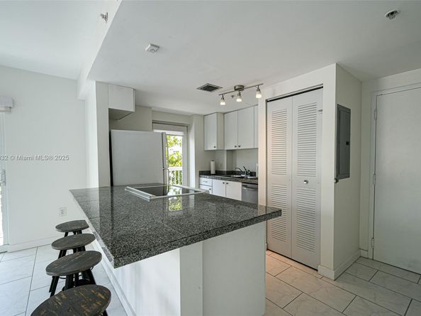 2740 SW 28th Ter 201, Miami FL 33133