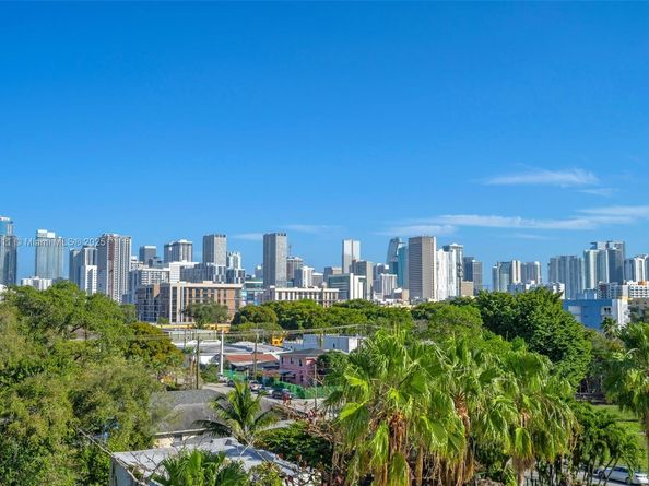 816 NW 11th St 607, Miami FL 33136