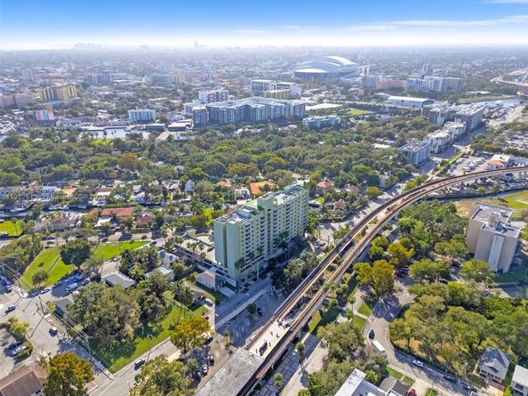 816 NW 11th St 607, Miami FL 33136