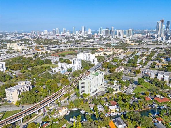 816 NW 11th St 607, Miami FL 33136