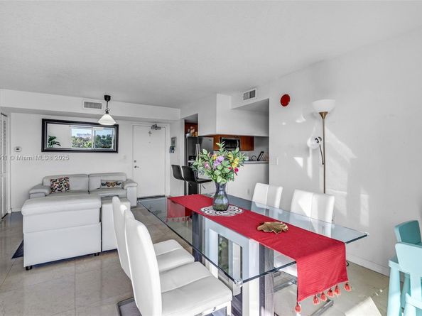 816 NW 11th St 607, Miami FL 33136