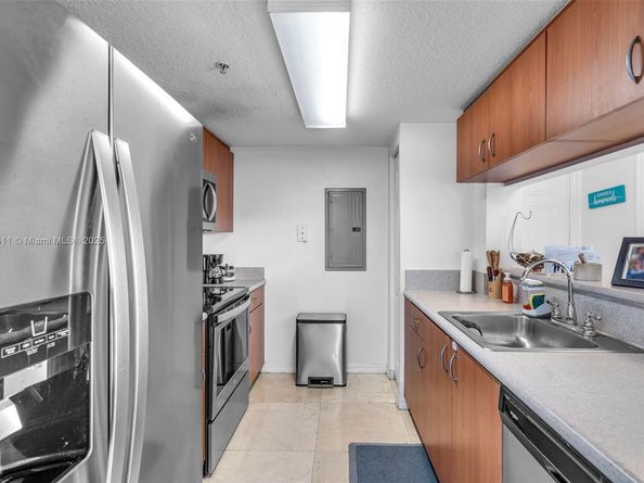 816 NW 11th St 607, Miami FL 33136