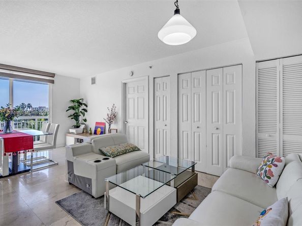 816 NW 11th St 607, Miami FL 33136