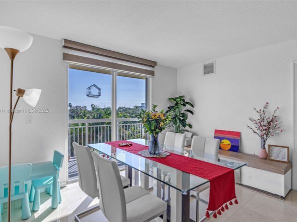 816 NW 11th St 607, Miami FL 33136