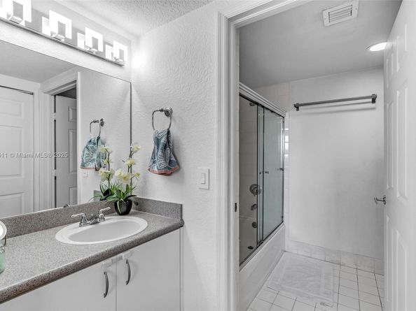 816 NW 11th St 607, Miami FL 33136