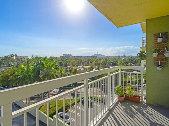 816 NW 11th St 607, Miami FL 33136