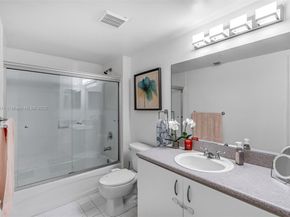 816 NW 11th St 607, Miami FL 33136